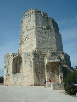 alter Turm in Nimes