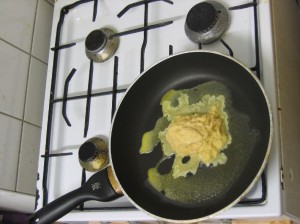 Kartoffelteig in der Pfanne