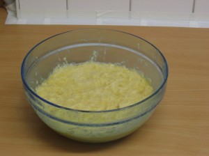 Fertig gewürzter und gemischter Kartoffelteig